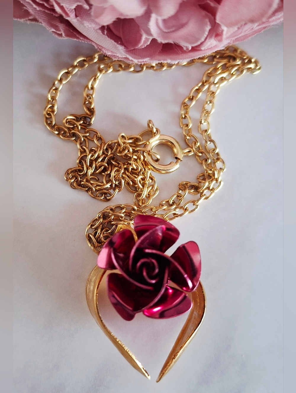 Vintage 80s 🌹✨️❤️Beautiful Red Rose Heart Pendant Necklace